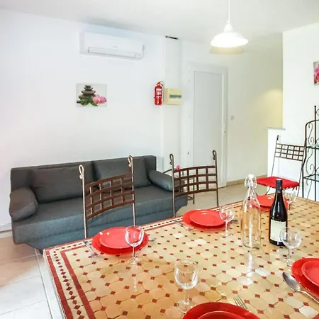 Stunning In With Kitchenette *