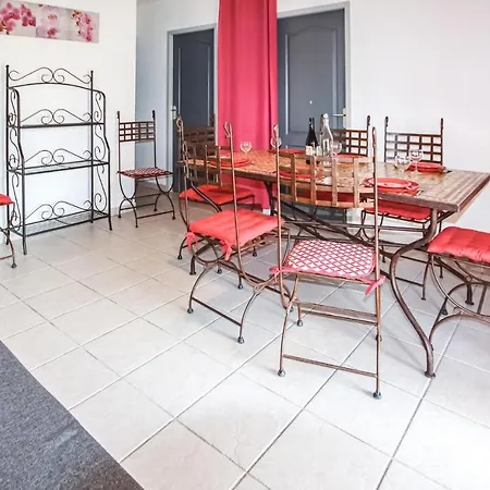Stunning In With Kitchenette *