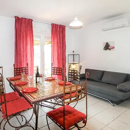 Stunning In With Kitchenette Holiday home